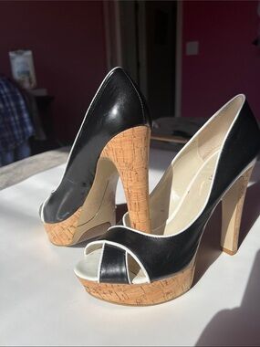 Nine West Black Peep-Toe Cork Stiletto/Pumps Heels Size 7.5